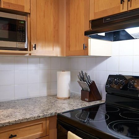 Mtn View Escape With King Size Bed With Outdoor Pool - Banff Pass Included! Appartement Canmore Buitenkant foto