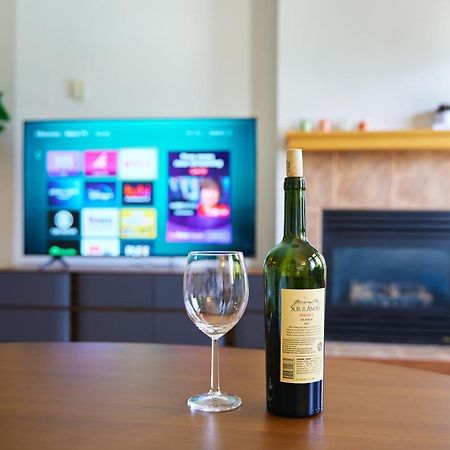 Mtn View Escape With King Size Bed With Outdoor Pool - Banff Pass Included! Appartement Canmore Buitenkant foto
