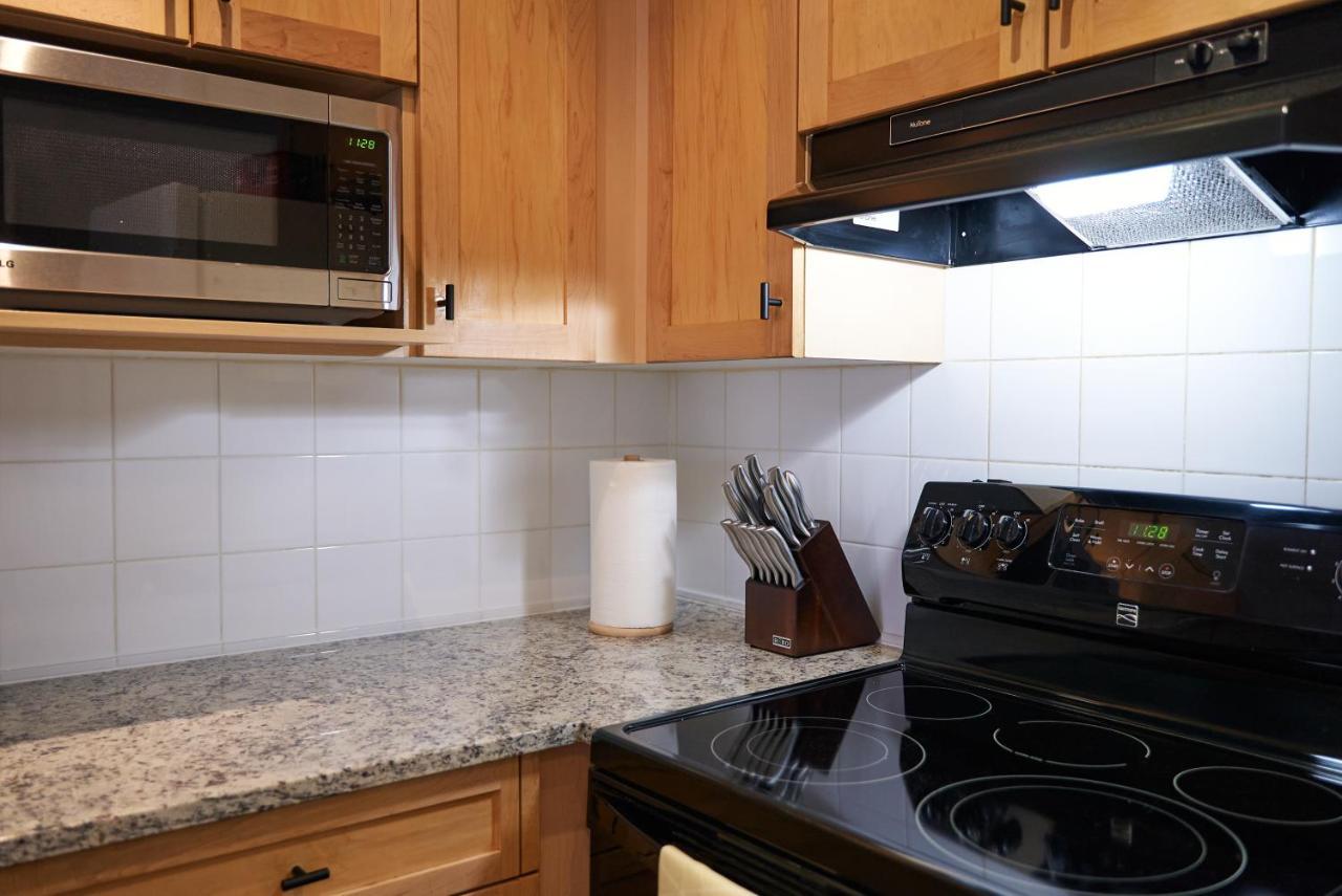 Mtn View Escape With King Size Bed With Outdoor Pool - Banff Pass Included! Appartement Canmore Buitenkant foto