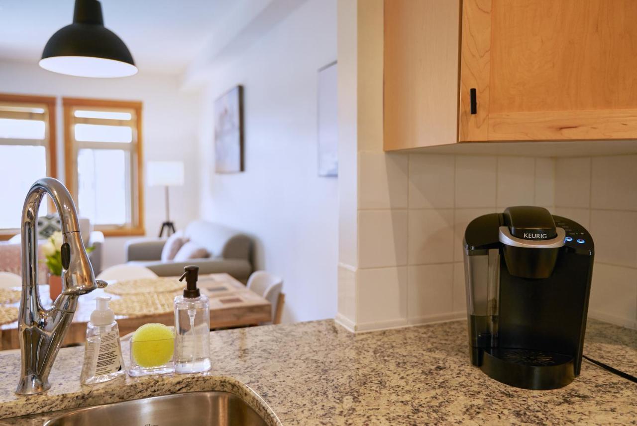 Mtn View Escape With King Size Bed With Outdoor Pool - Banff Pass Included! Appartement Canmore Buitenkant foto