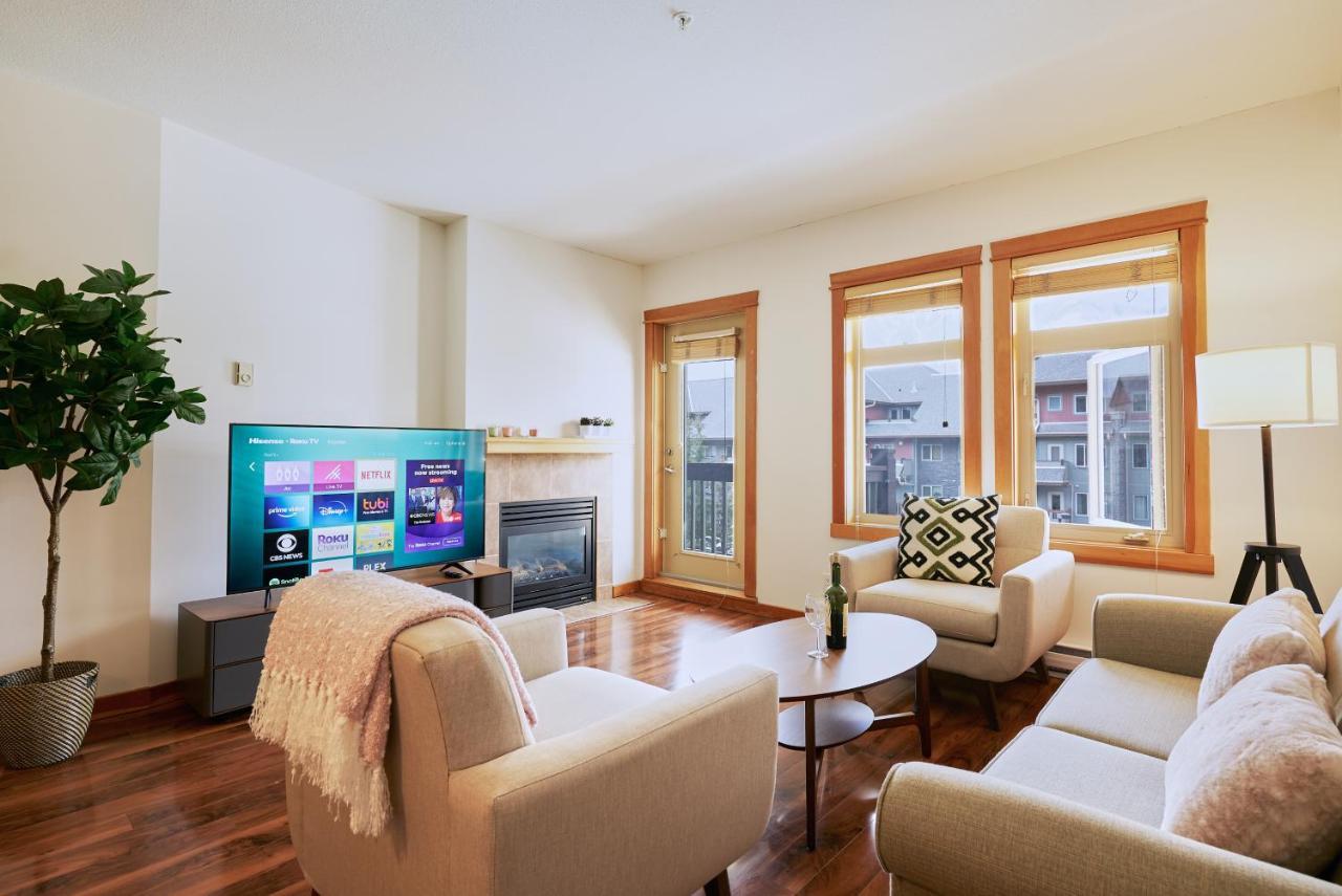 Mtn View Escape With King Size Bed With Outdoor Pool - Banff Pass Included! Appartement Canmore Buitenkant foto