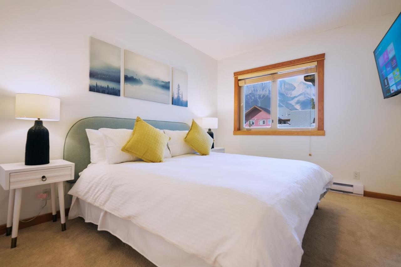 Mtn View Escape With King Size Bed With Outdoor Pool - Banff Pass Included! Appartement Canmore Buitenkant foto