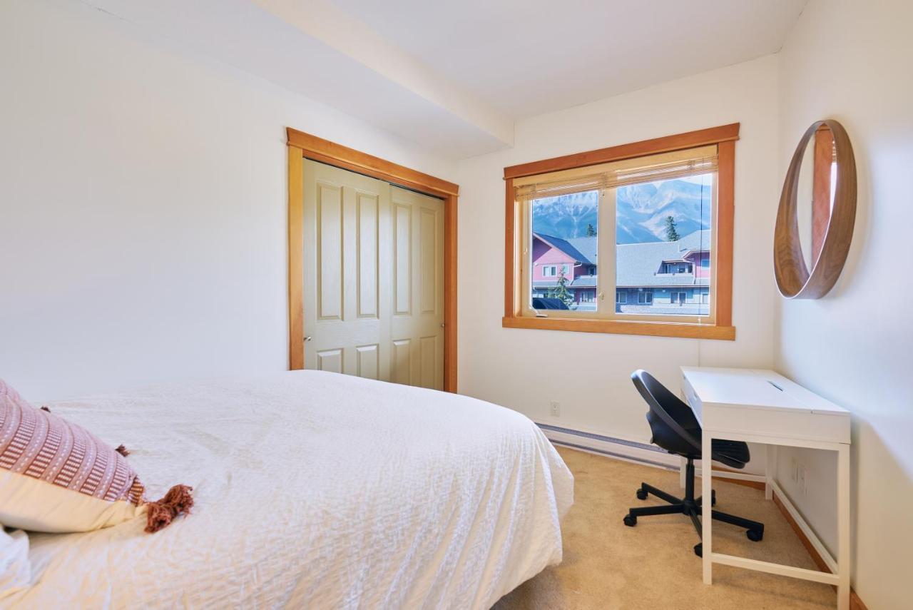 Mtn View Escape With King Size Bed With Outdoor Pool - Banff Pass Included! Appartement Canmore Buitenkant foto