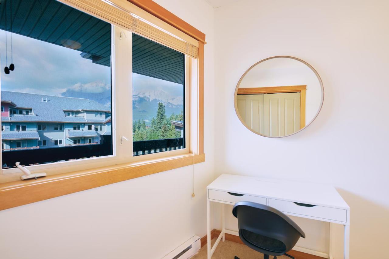 Mtn View Escape With King Size Bed With Outdoor Pool - Banff Pass Included! Appartement Canmore Buitenkant foto
