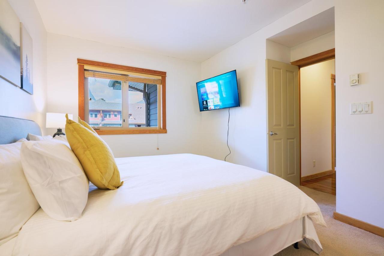 Mtn View Escape With King Size Bed With Outdoor Pool - Banff Pass Included! Appartement Canmore Buitenkant foto