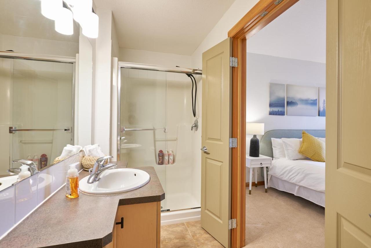 Mtn View Escape With King Size Bed With Outdoor Pool - Banff Pass Included! Appartement Canmore Buitenkant foto