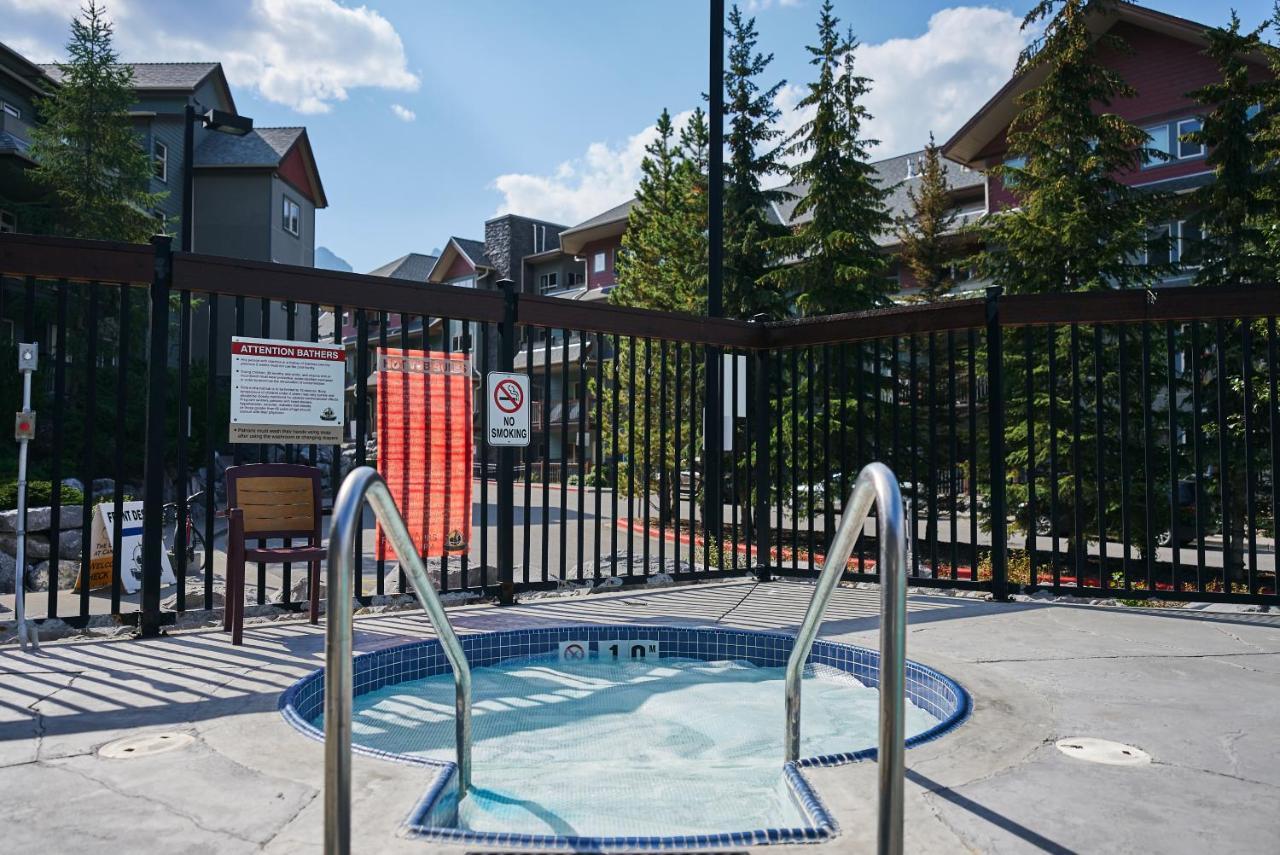 Mtn View Escape With King Size Bed With Outdoor Pool - Banff Pass Included! Appartement Canmore Buitenkant foto