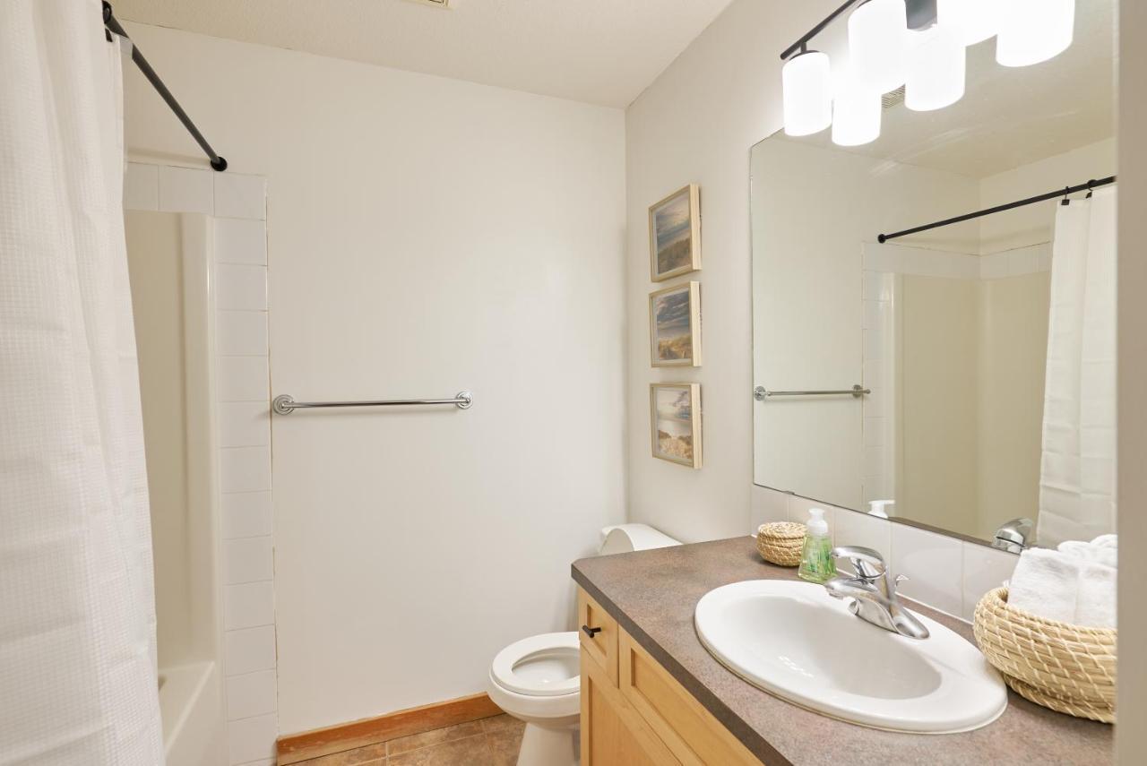 Mtn View Escape With King Size Bed With Outdoor Pool - Banff Pass Included! Appartement Canmore Buitenkant foto